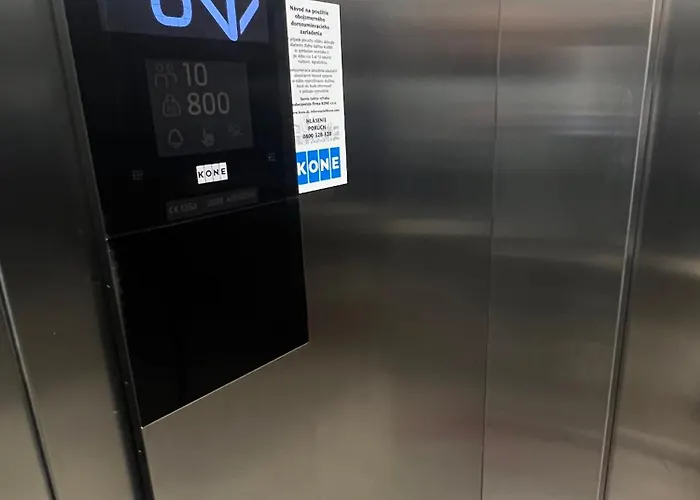 Serenita Premium With Sauna - Centrum 尼特拉